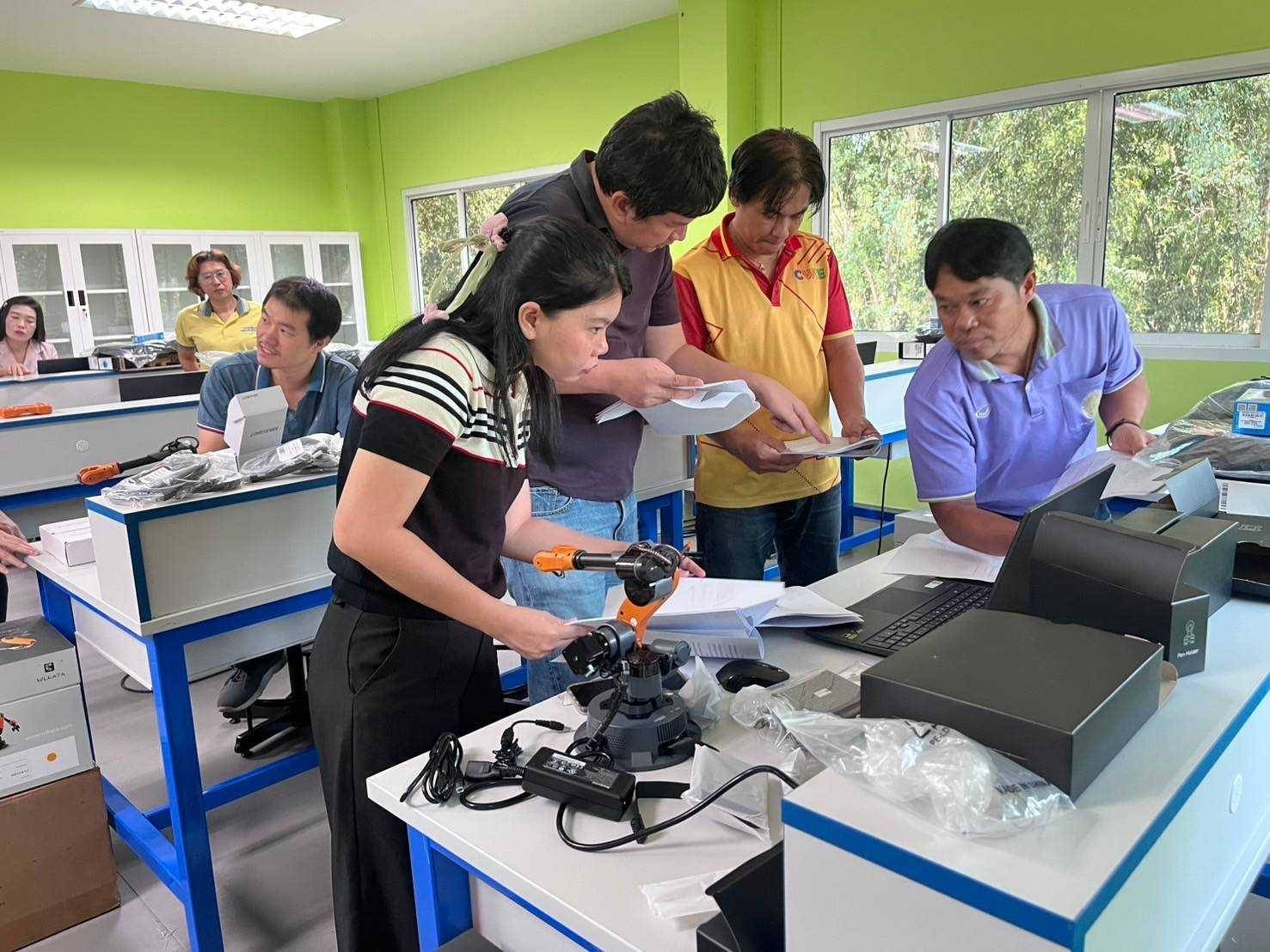 ประชุมคณะกรรมการตรวจรับพัสดุโครงการซื้อชุดครุภัณฑ์ประกอบห้องปฏิบัติการแขนหุ่นยนต์และปัญญาประดิษฐ์ (AI) สำหรับอุตสาหกรรม 4.0